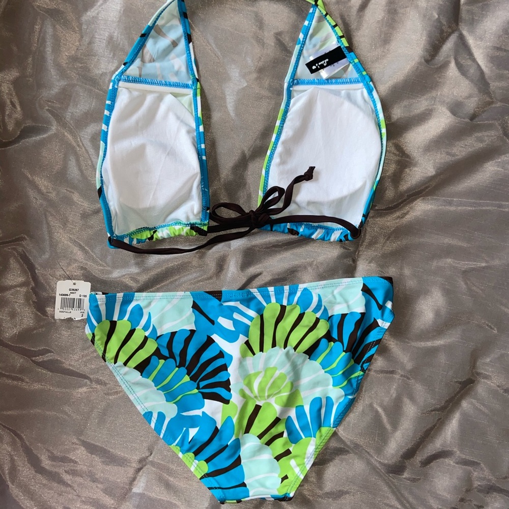Bikini - Picture 2 of 2